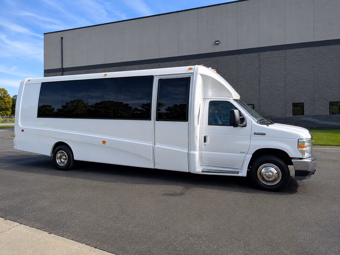 Pittsburgh Airport Shuttle & Transportation party bus exterior